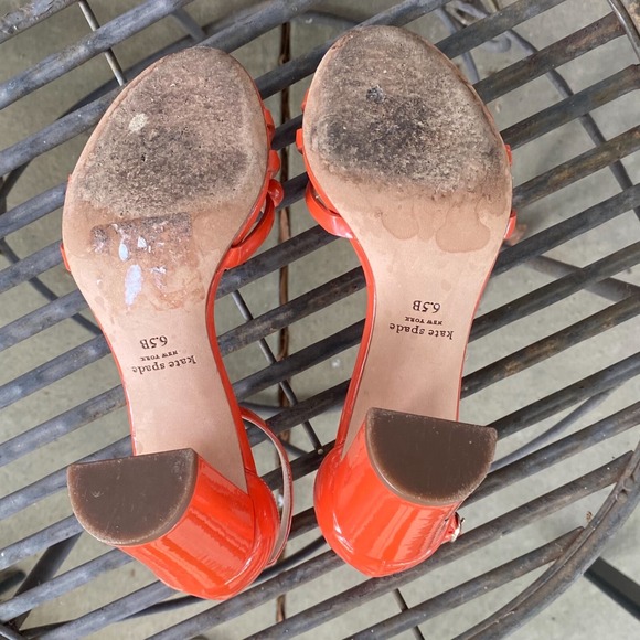 Kate Spade Flamenco Bow Patent Leather Ankle Strap Sandals in Dried Apricot 6.5B - Picture 9 of 16